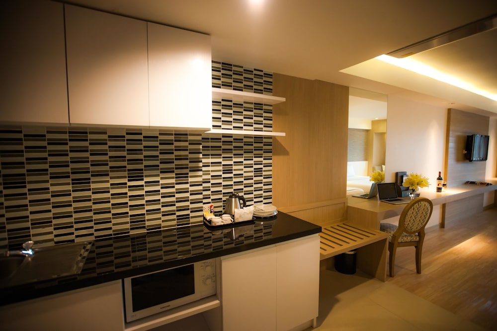 Golden City Rayong Hotel 33/69