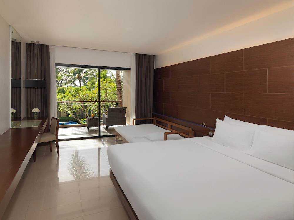 Deluxe, King Bed, Pool View, Sofa, Balcony