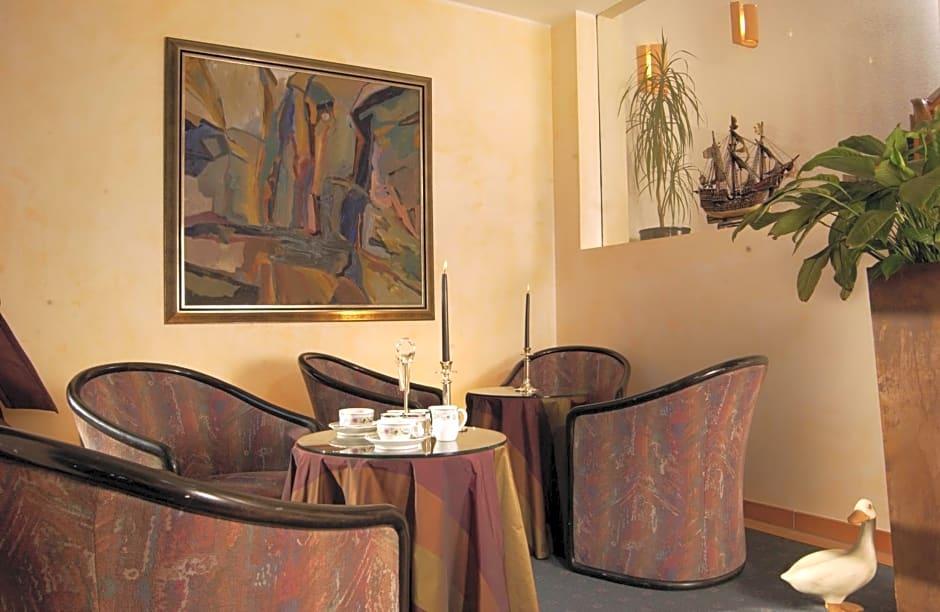 Hotel Spiegel 6/50
