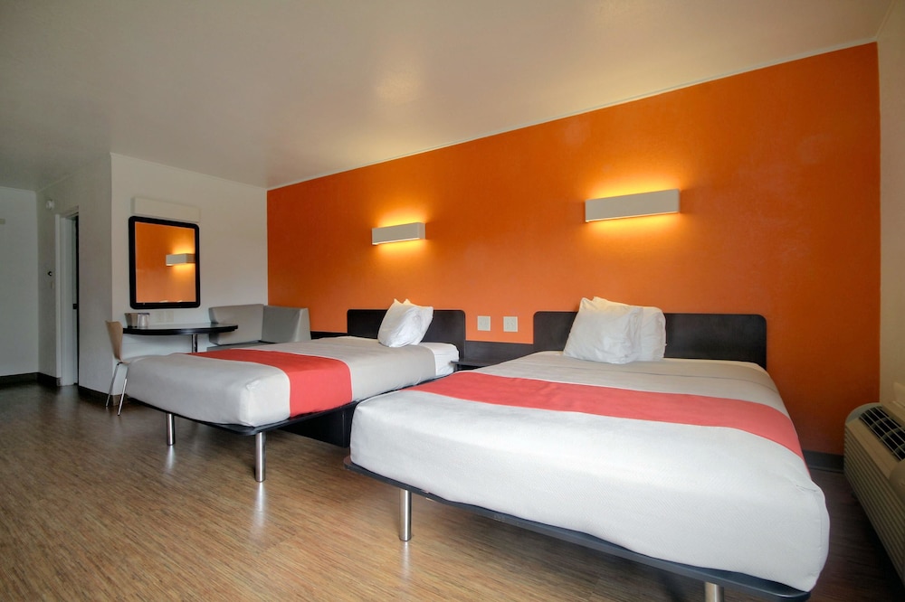 Signature Inn Miami 20/60