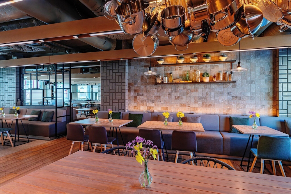 restaurant cafeteria