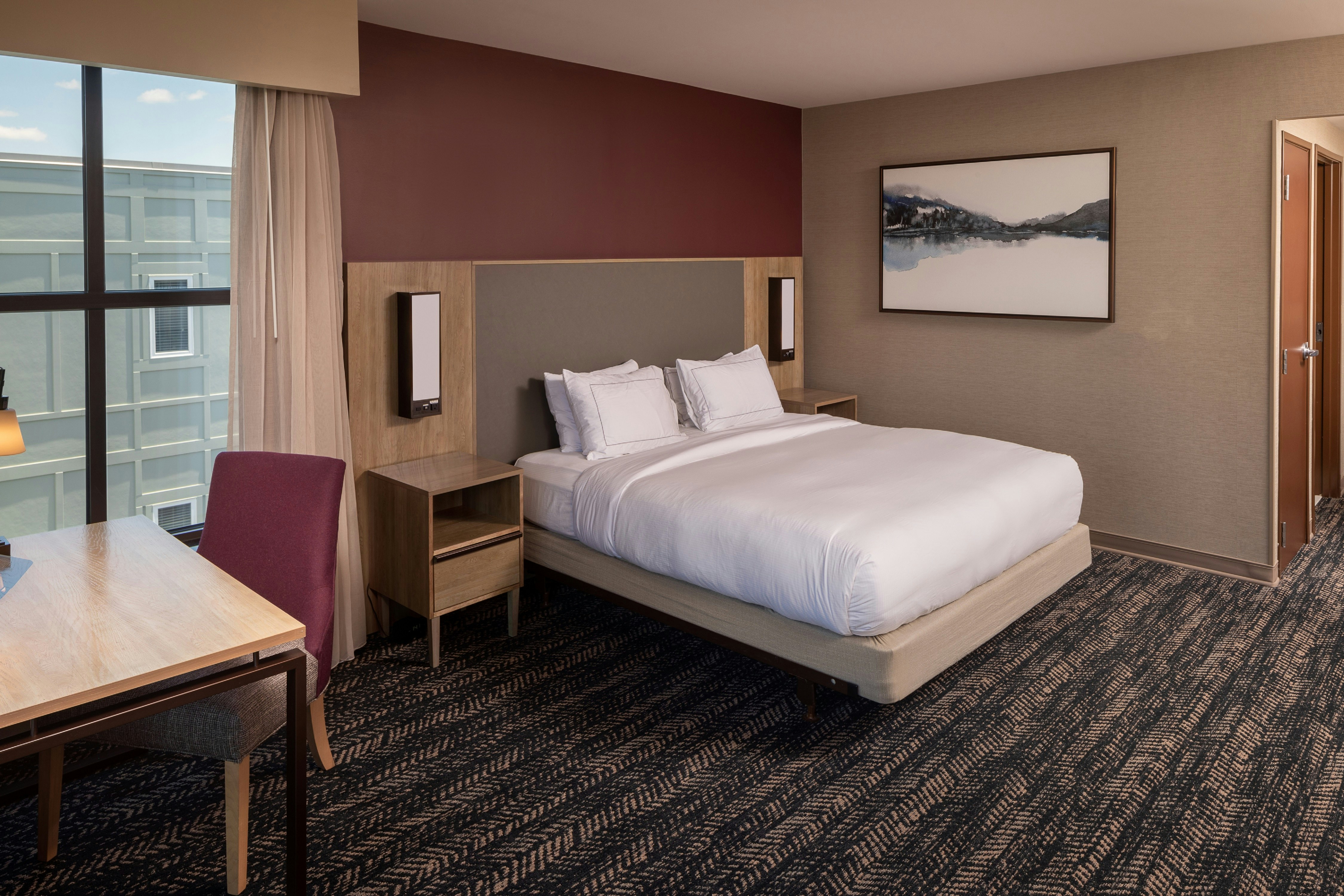 ROOM, KING BED, BALCONY