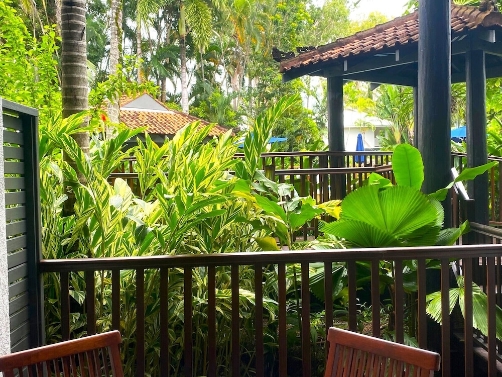 Hibiscus Resort And Spa 70/77