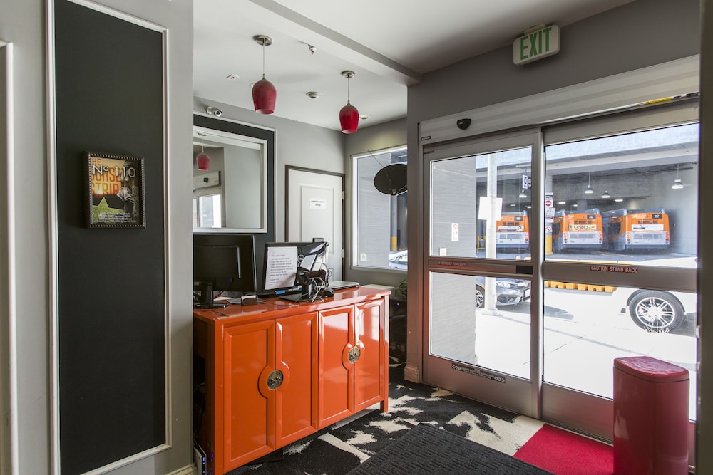 Hollywood Le Bon Hotel 9/50