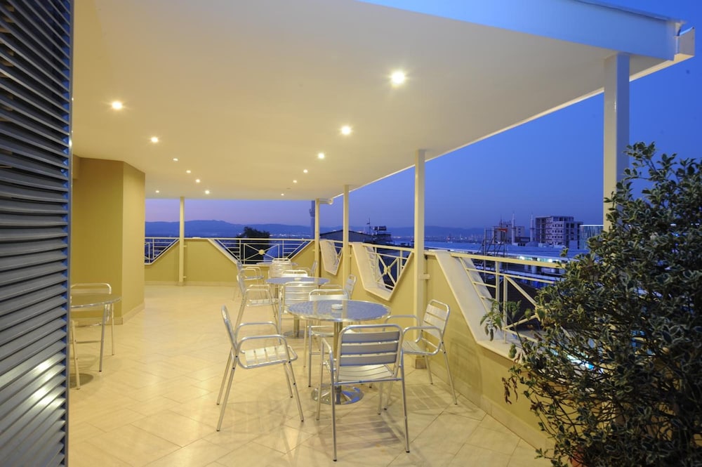 KARDES HOTEL 52/68