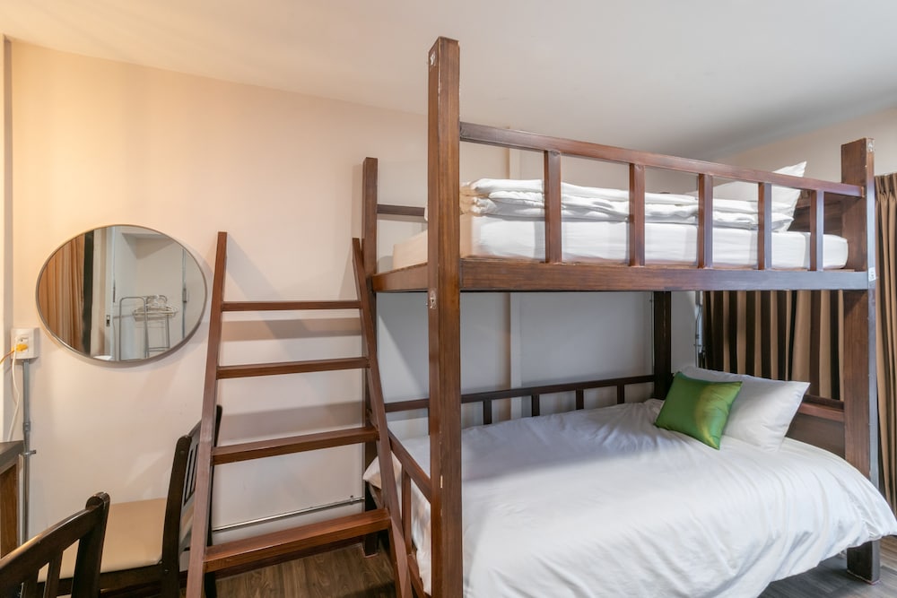 غرفة بأربعة أسرّة وأسرّة بطابقين بحمام مشترك، Phobphanhostel 2/4
