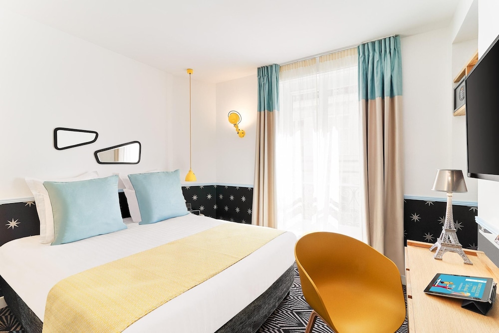 ROOM, DOUBLE BED