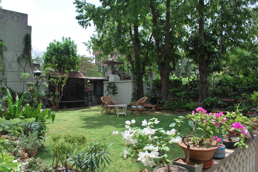 Tara Niwas 64/68