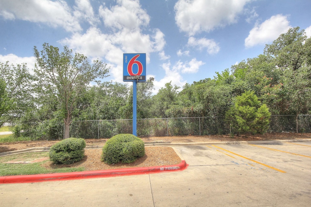 Motel6 San Antonio, TX - Six Flags Fiesta TX/La Cantera Area 34/44