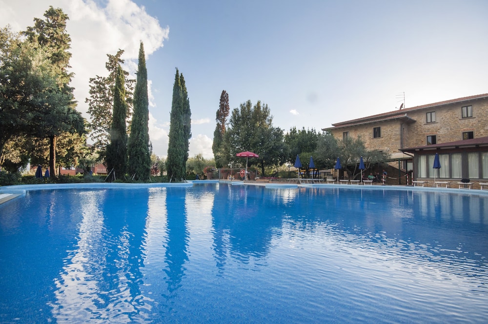 VILLA PARADISO VILLAGE 10/73