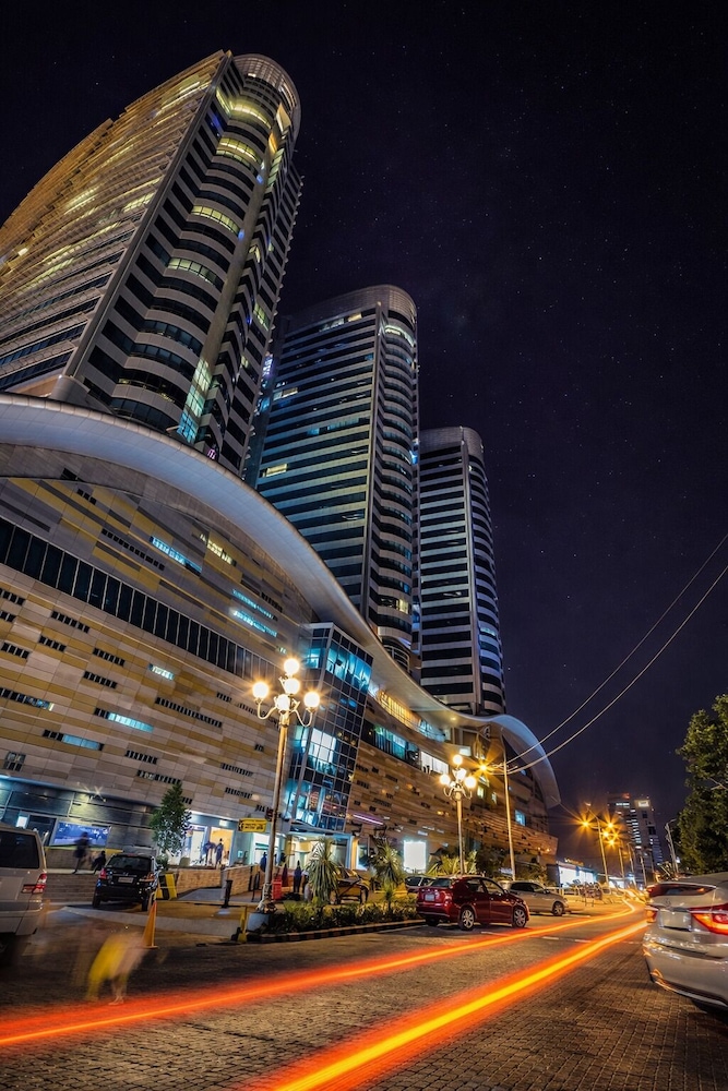 Centaurus Hotel Suites 36/42