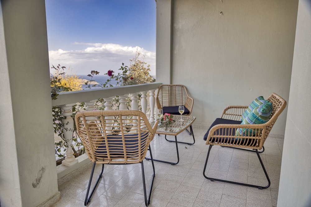 Adrakos Apartments 48/78