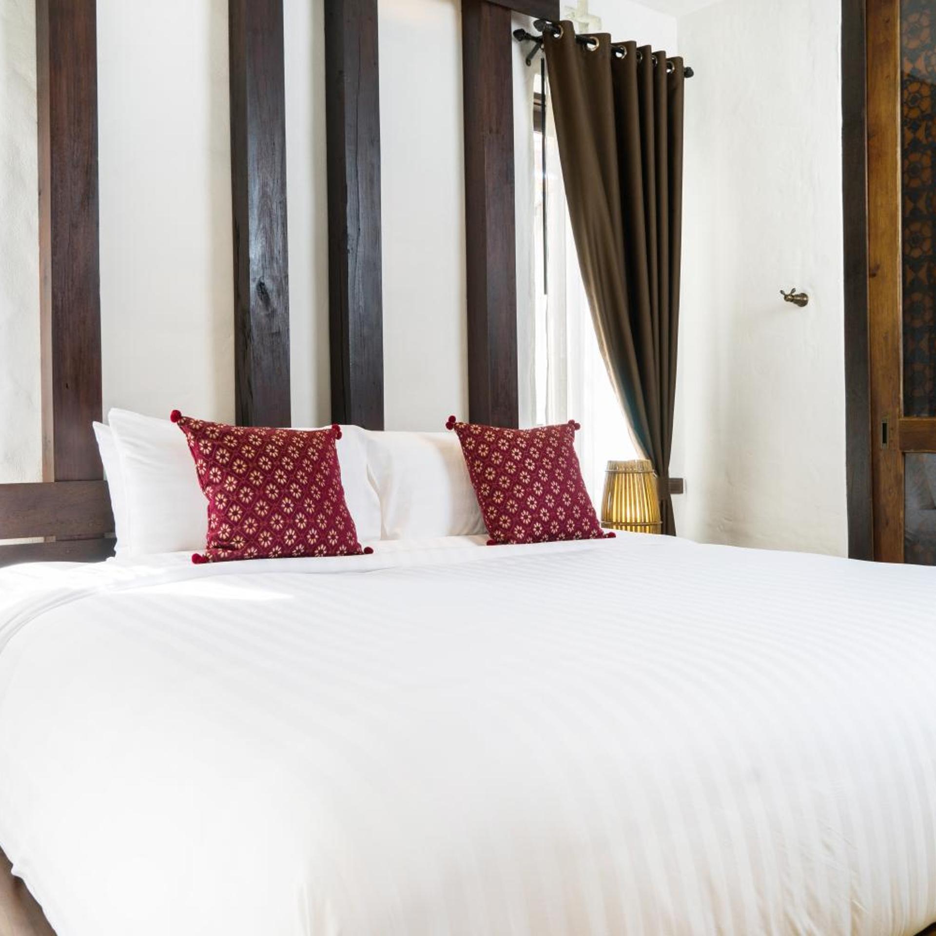 Deluxe, King Bed