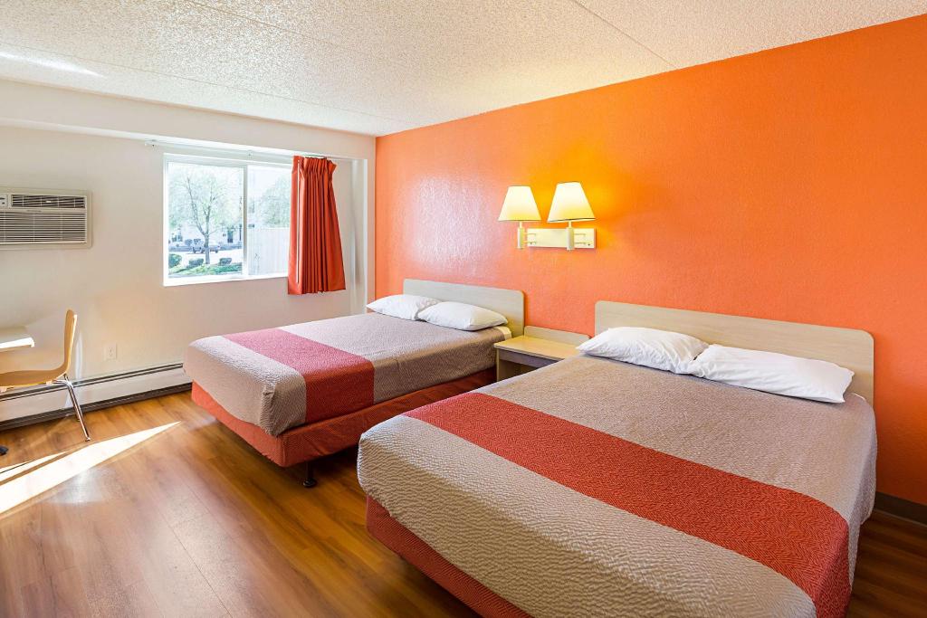 2 Full Beds