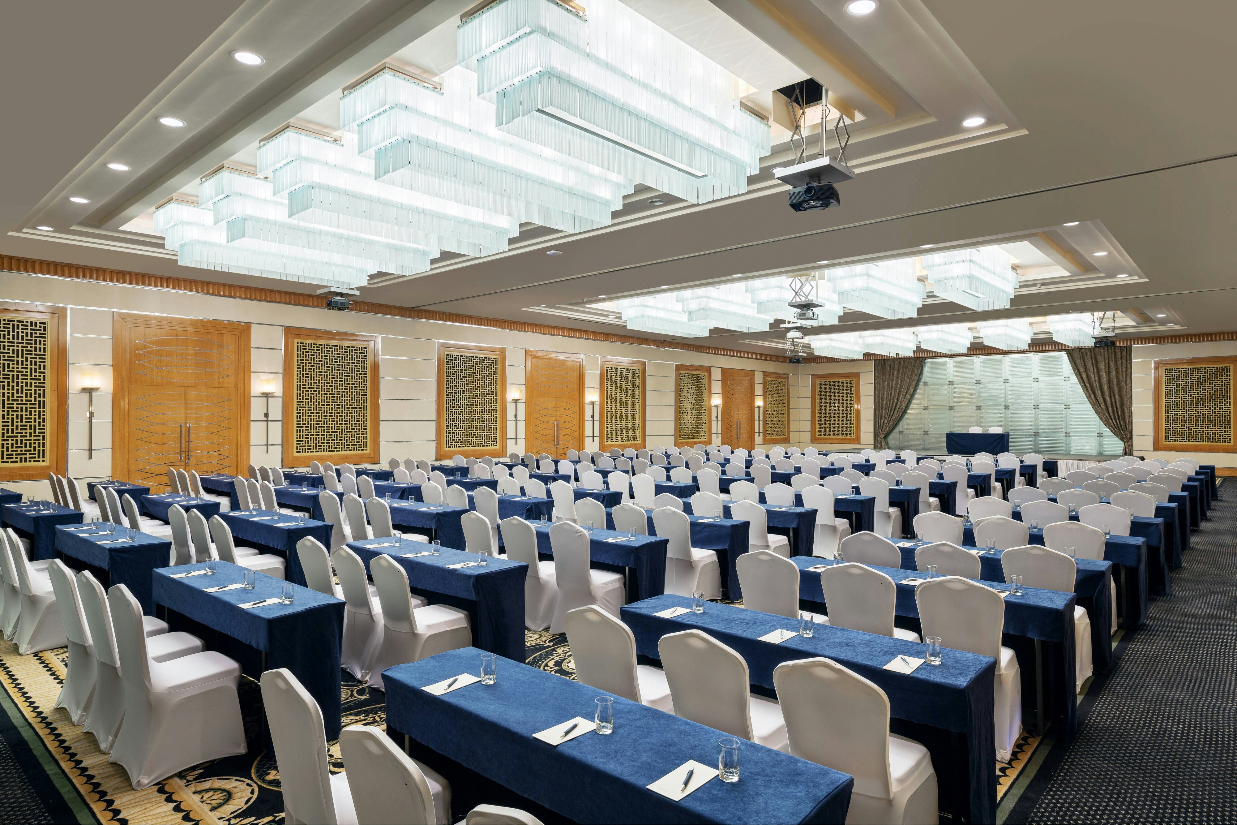 فندق وأبراج شيراتون الدمام(Sheraton Dammam Hotel & Convention Centre) 42/45