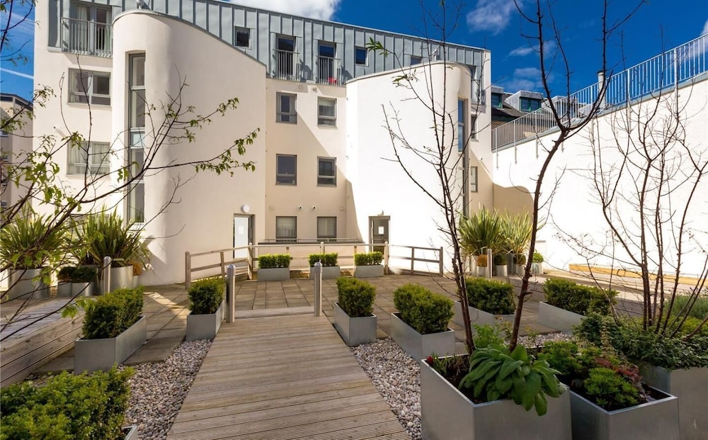 Violet Bank Apartments New Town 5/35