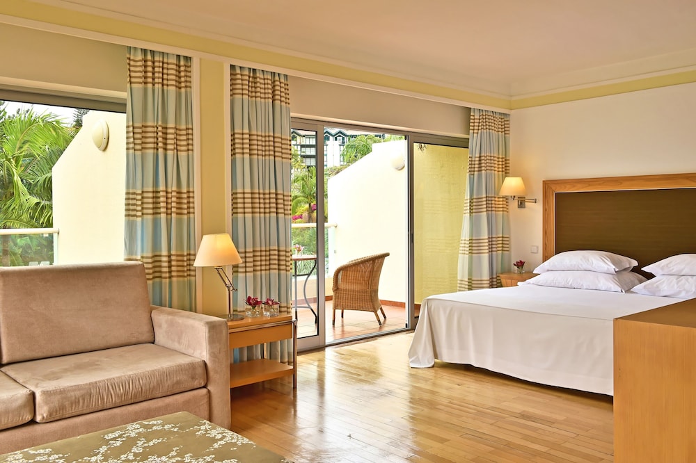 جناح جونيور بسرير كوين، Pestana Carlton Madeira 5/10