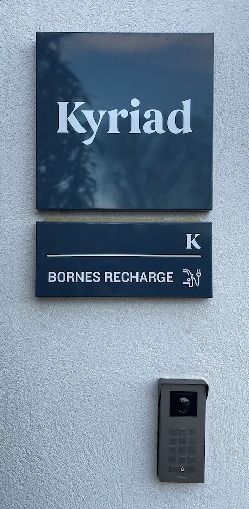 Kyriad Martigues Sud 6/58