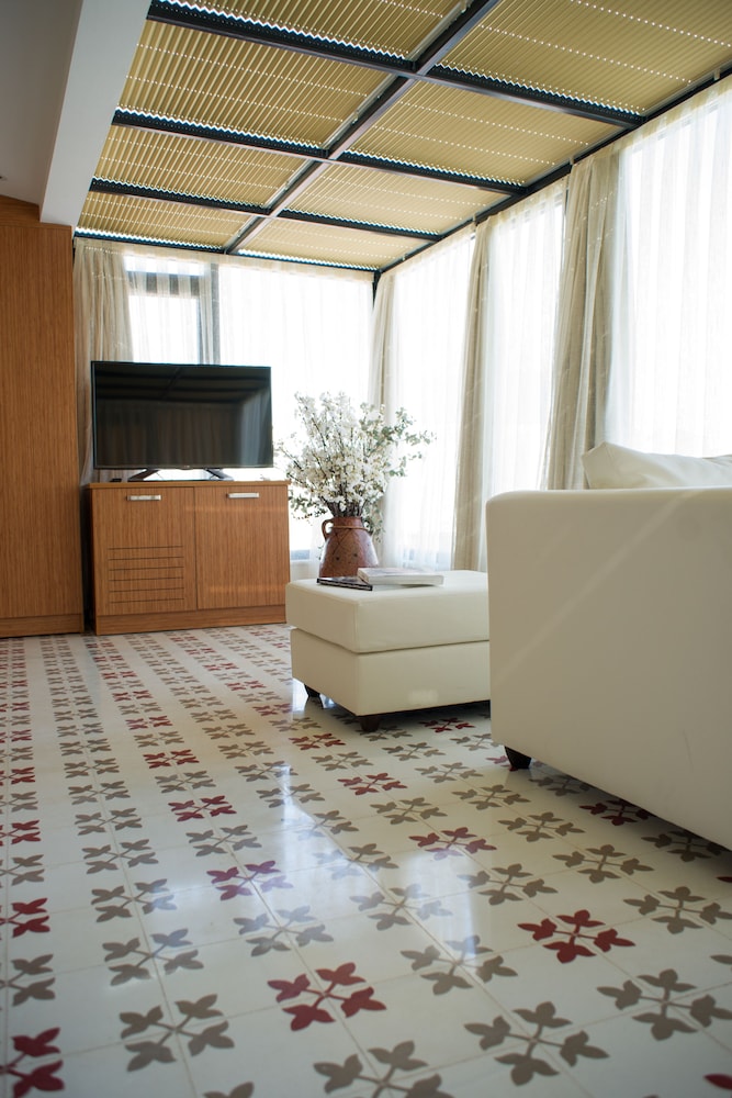 Wame Suite Hotel 10/85