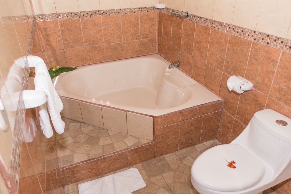 Arenal Oasis 48/50