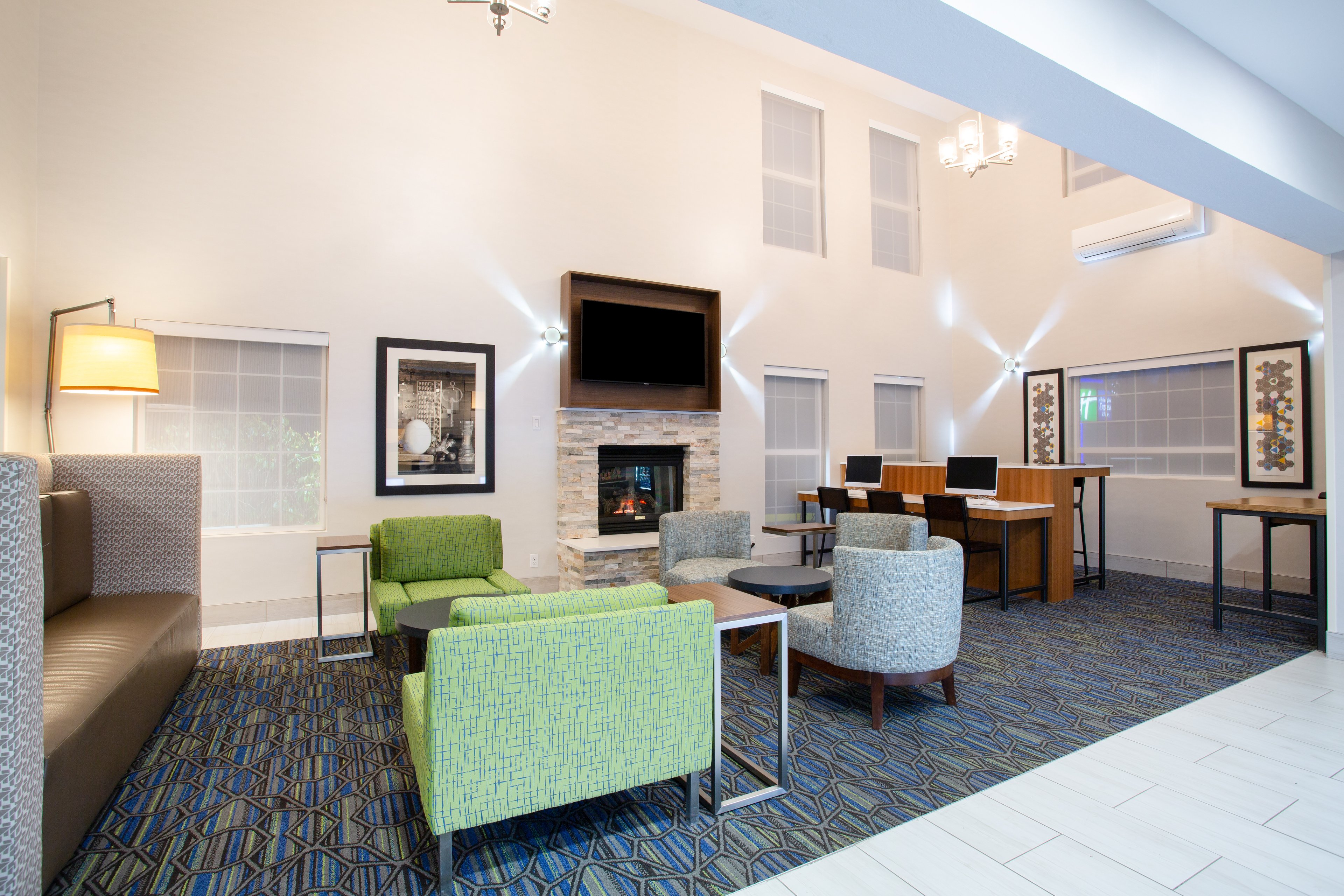Holiday Inn Express And Suites Lincoln City 20/27