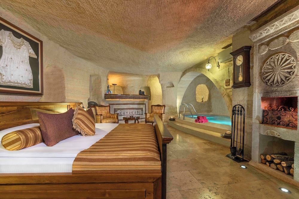 CAVE, POOL, MAJESTIC, SUITE