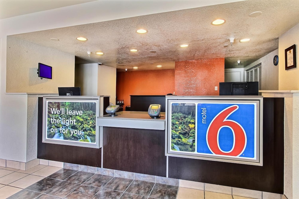 Motel6 Watsonville, CA - Monterey Area 8/64