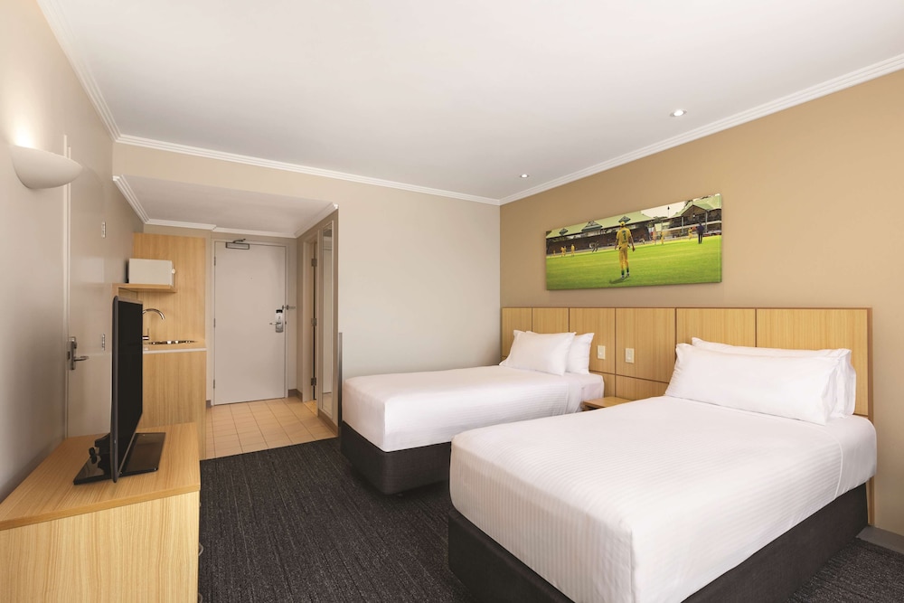 Mercure Sydney Bankstown 17/49