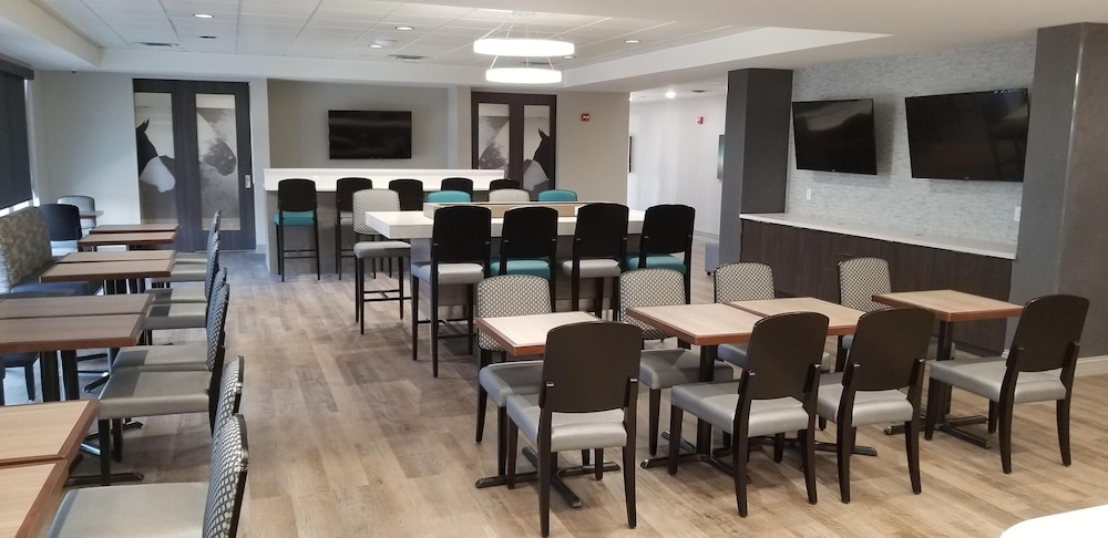 Comfort Inn & Suites Clarksville - Louisville North 54/69