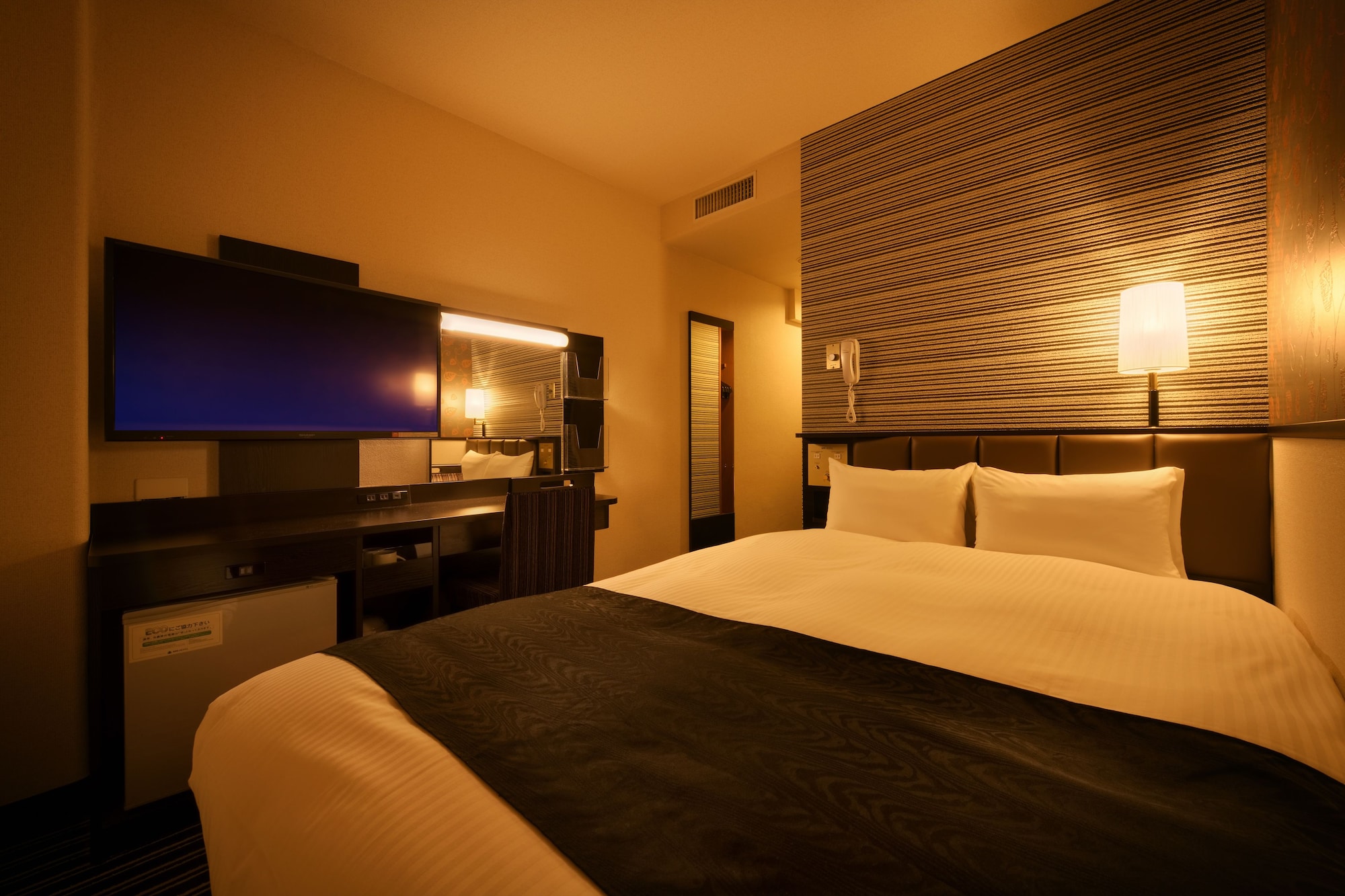 Semi Room, Semi Double Bed, Smoking
