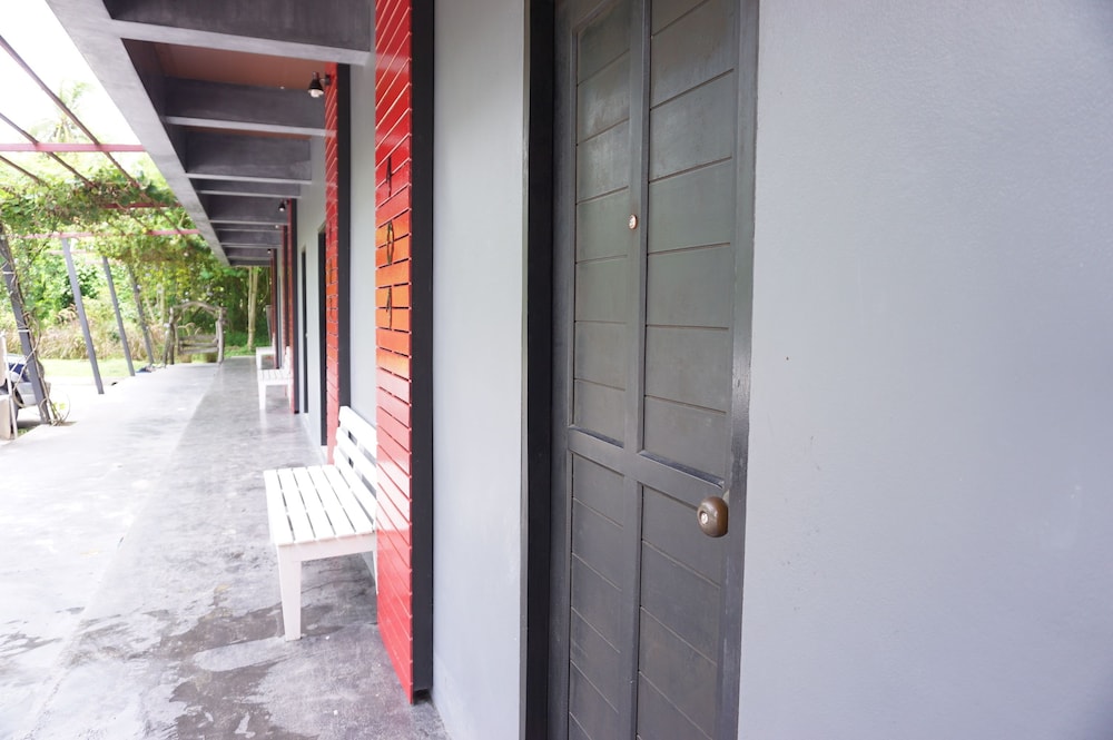 Ploenjai Hotel Ranong 8/48