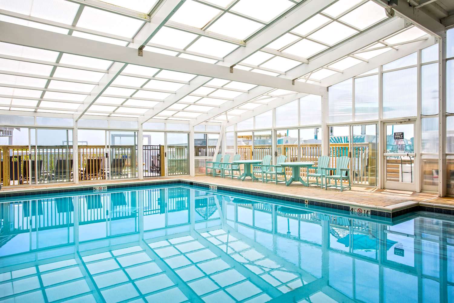Ramada Plaza by Wyndham Nags Head Oceanfront 2/4