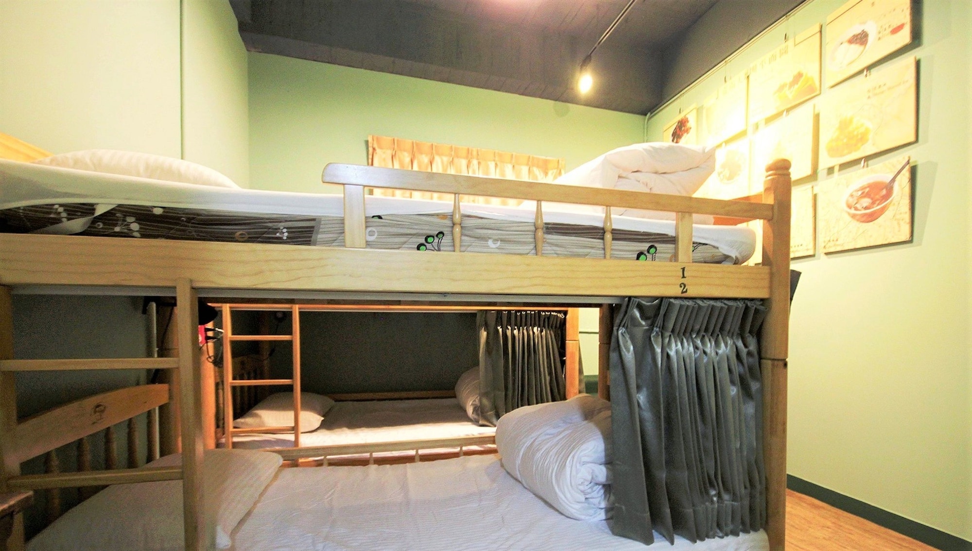 FEMALE DORM, FEMALE ONLY, BASIC, SHARED BATHROOM