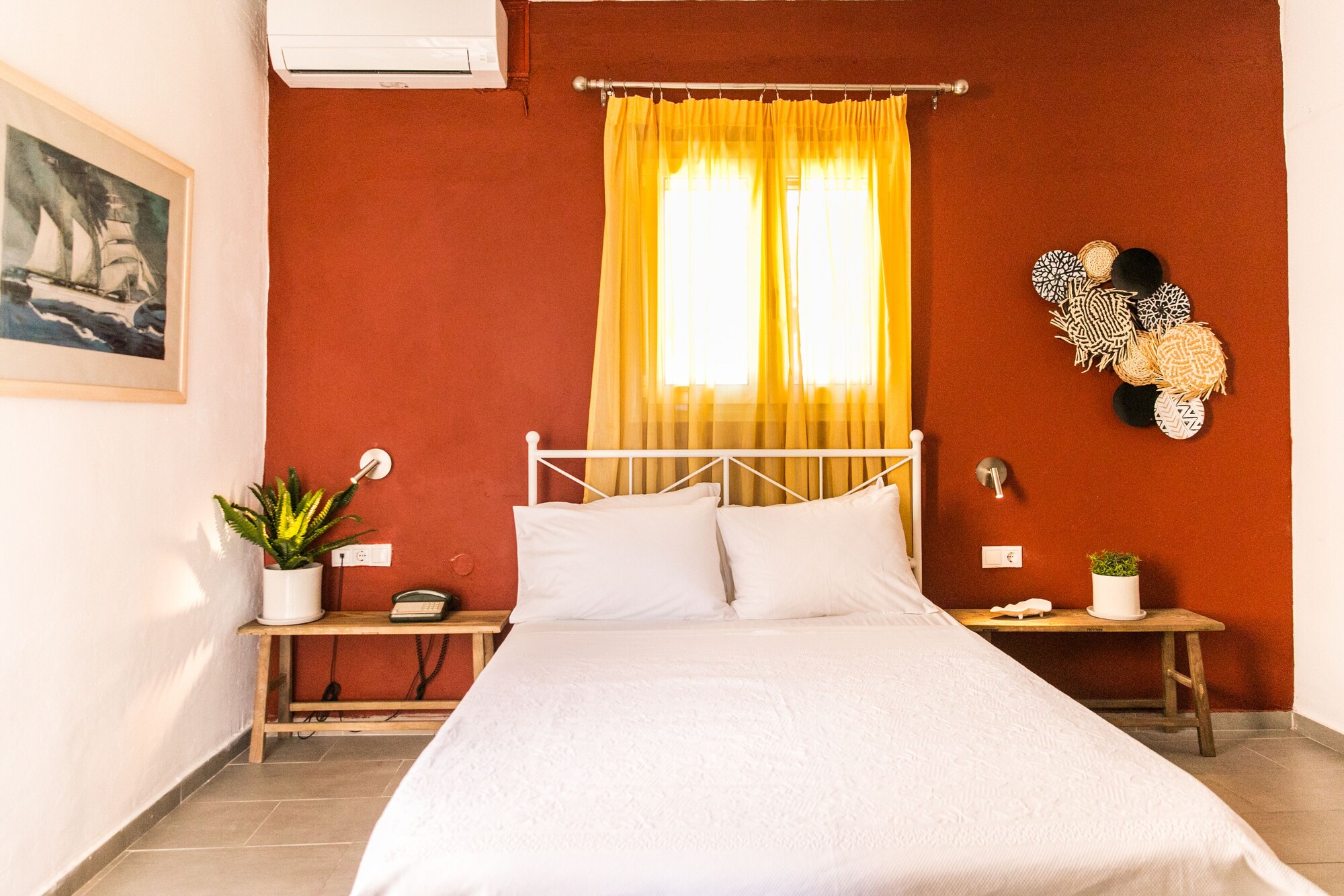 1 BEDROOM, JUNIOR SUITE, QUEEN BED, SEA VIEW, SOFA
