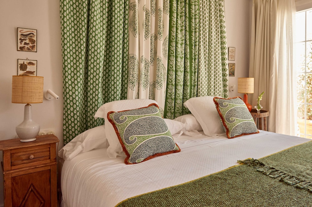 Cristine Bedfor Mahon Boutique Hotel 14/60