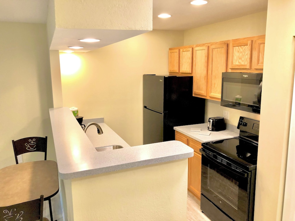 The Bicentennial Inn 11/60
