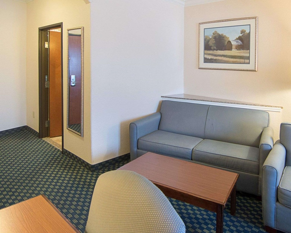 Comfort Suites Tomball Medical Center, TX 41/57