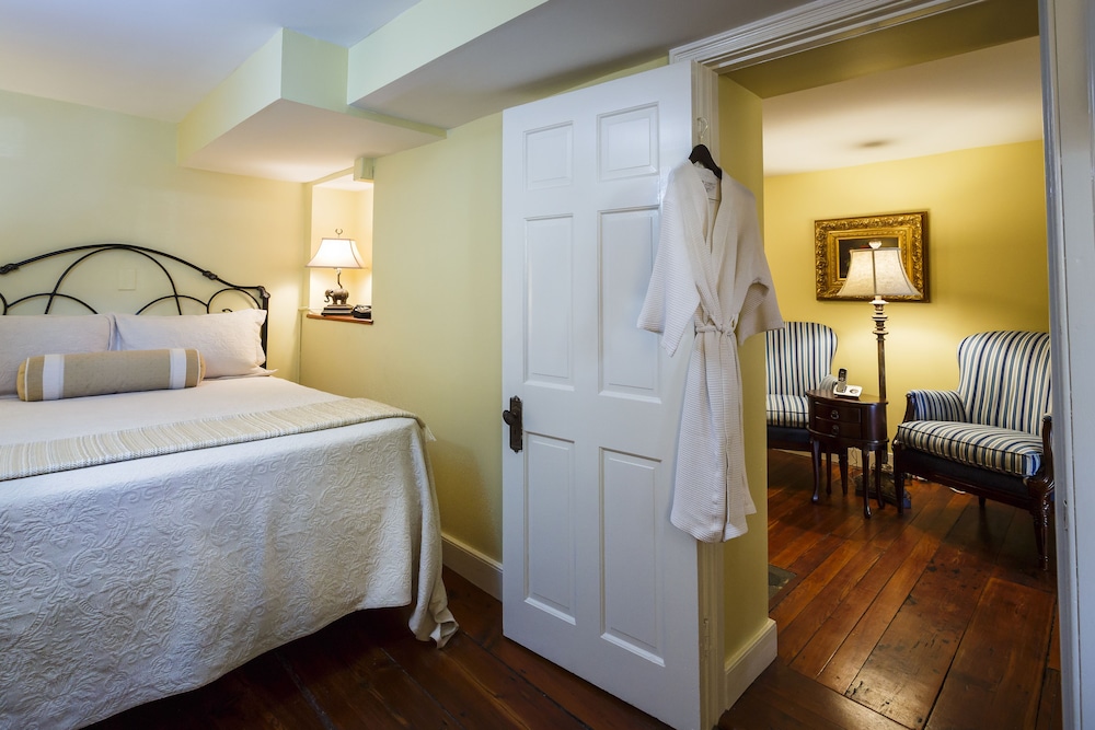 Savannah, Queen Bed, Low Floor