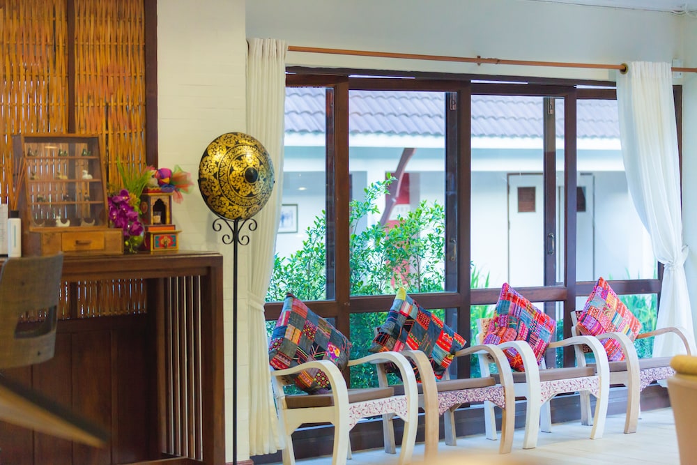 Nak Nakara Hotel 60/74