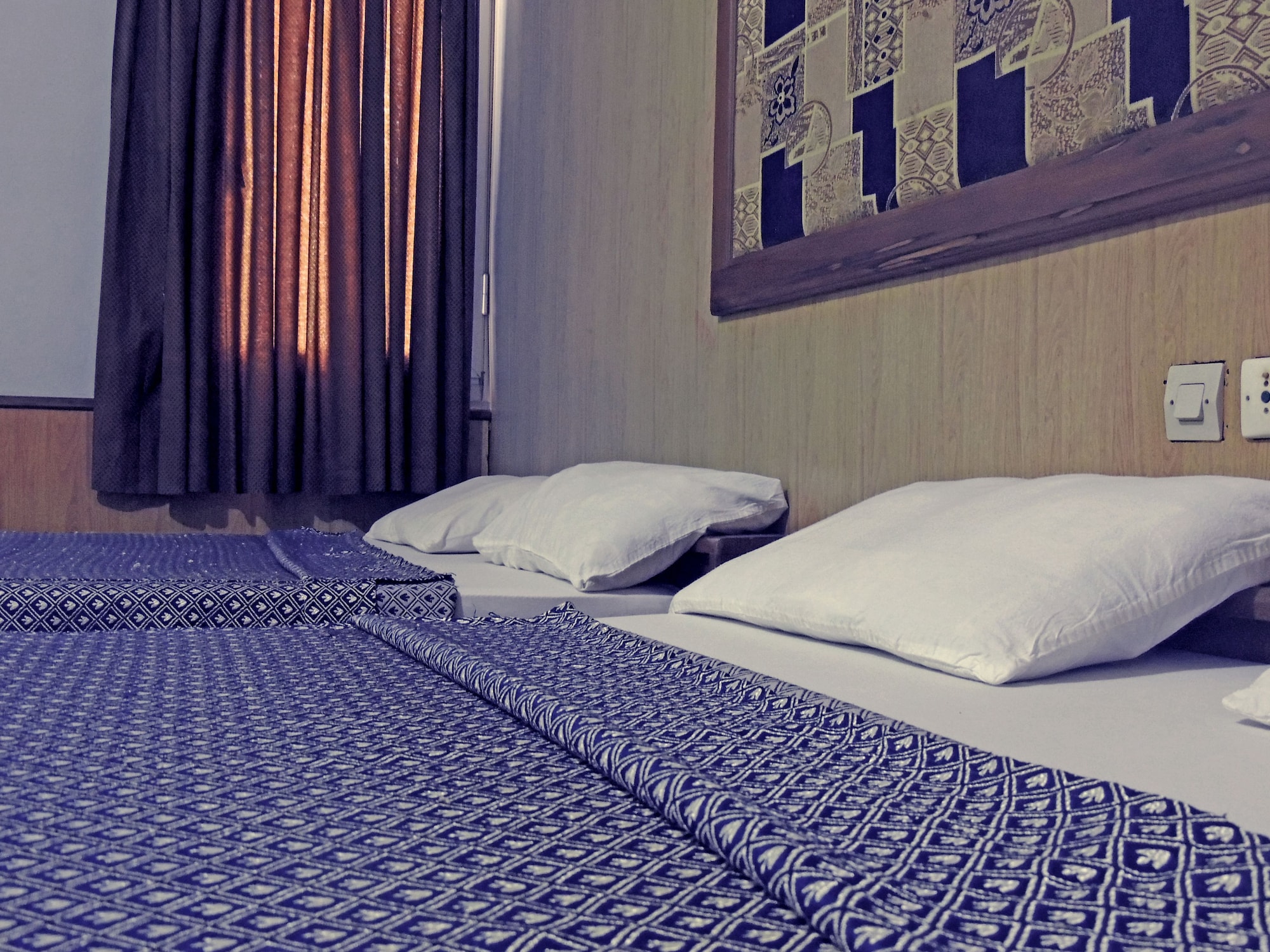 ECONOMY, 2 DOUBLE BEDS