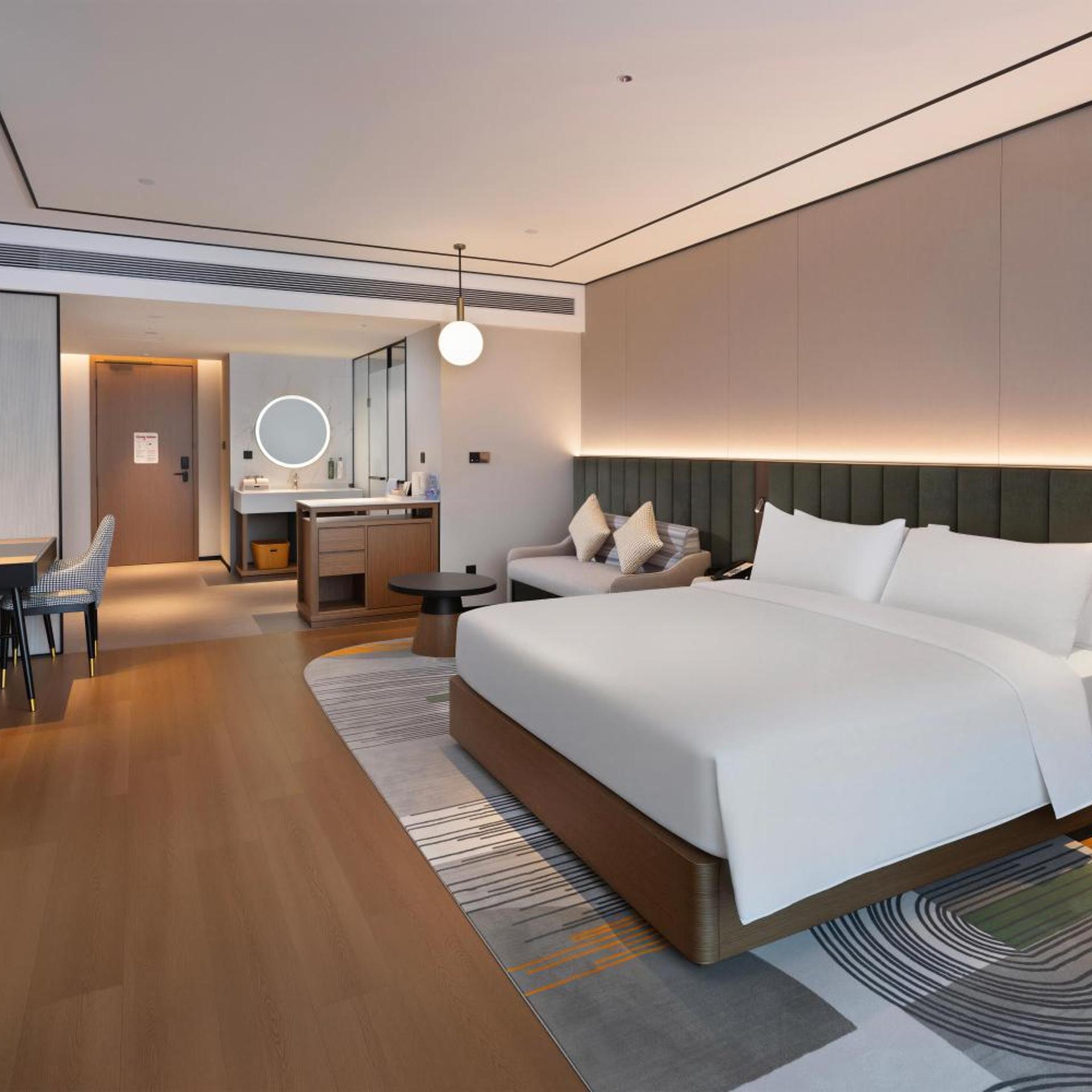 Hilton Garden Inn Foshan Tanzhou ICEC 24/50