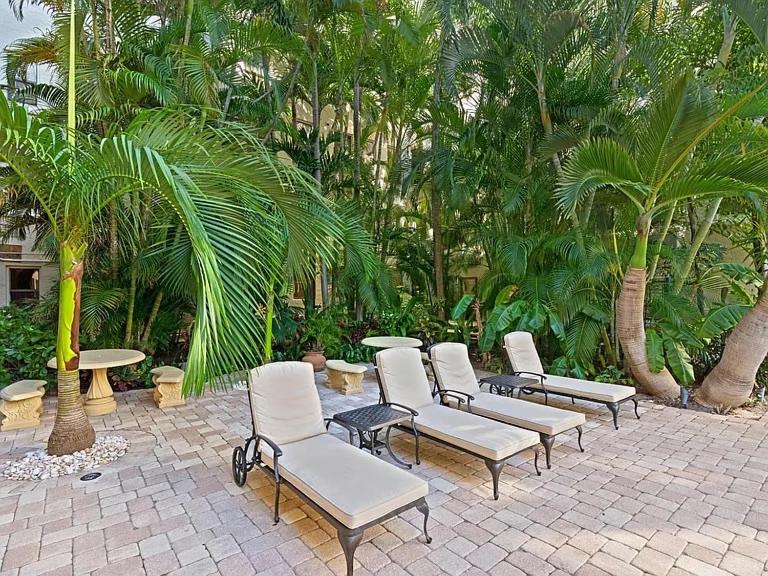 Hemingway Suites at Palm Beach Hotel Island 49/50