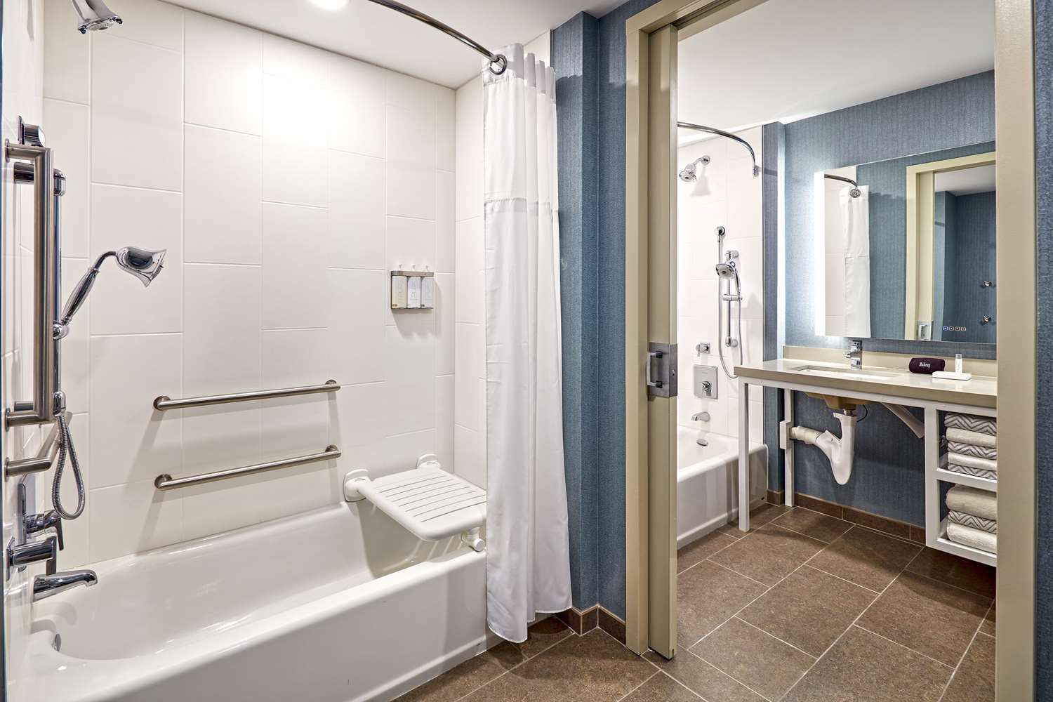 جناح بسرير كينج لذوي الإعاقة، Anaheim Suites Hotel 4/6