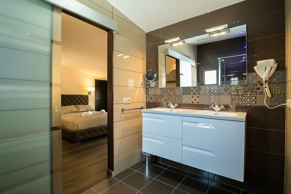Montmar Hotel 5/50