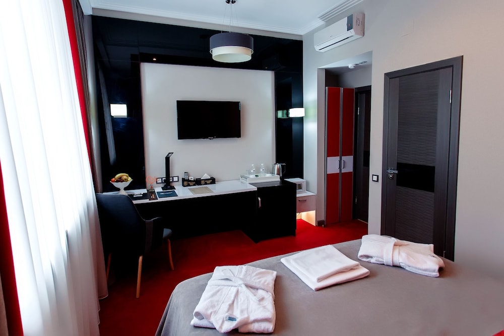 Mildom Premium Hotel 38/45