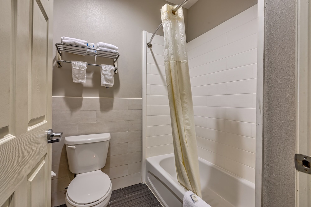 Americas Best Value Inn and Suites IAH Airport North 11/30
