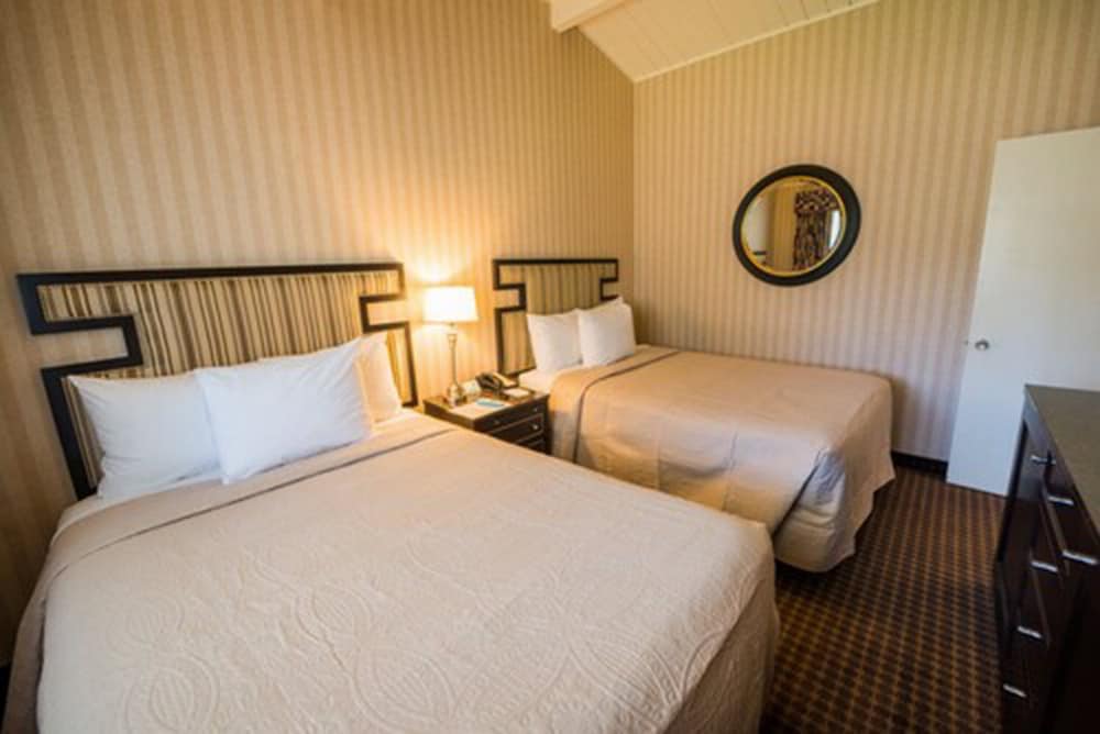 Los Gatos Lodge 3/26