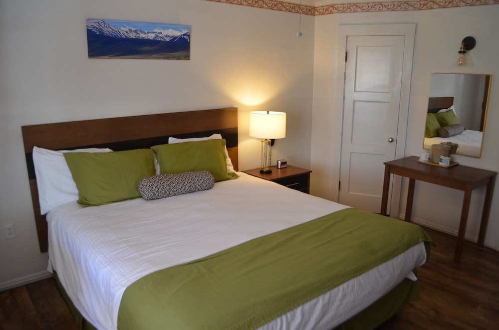 Silver Maple Inn and The Cain House Country Suites 3/19