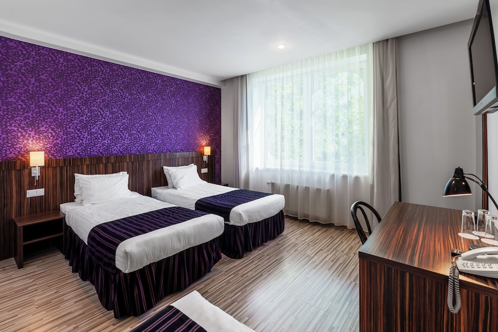 غرفة قياسية ثلاثية بثلاثة أسرّة، Rija Vef Hotel 2/8