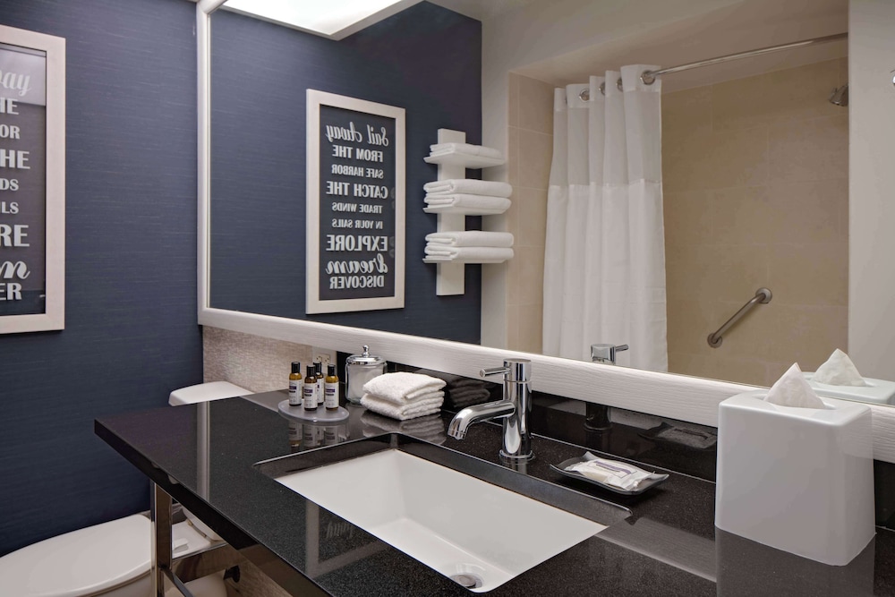 MARINA, SUITE, 2 QUEEN BEDS